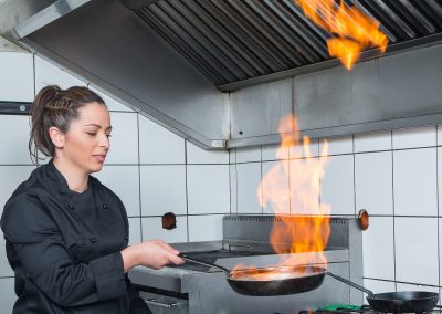 estiatorio-tigani-fotia-sef-konitsa-lotos-farm